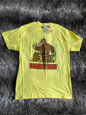 NWT NEW Nintendo Donkey Kong with Banana Barrels Yellow Shirt Size Medium Cute